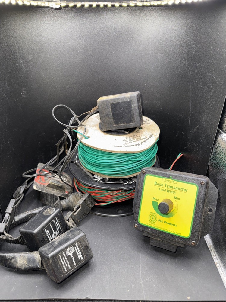 High Tech Pet Products - underground wire  - Base Transmitter, 2 Collars, Wire