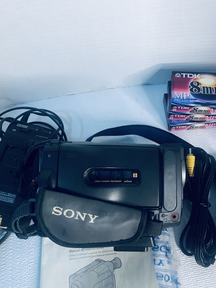 Sony Handycam Camcorder CCD-TRV34 Bundle UNTESTED READ