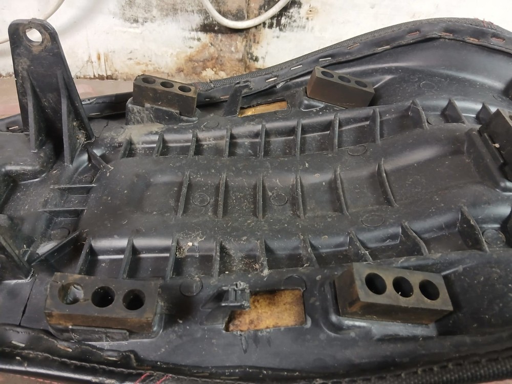 Poor condition - Keeway RKV125 Seat