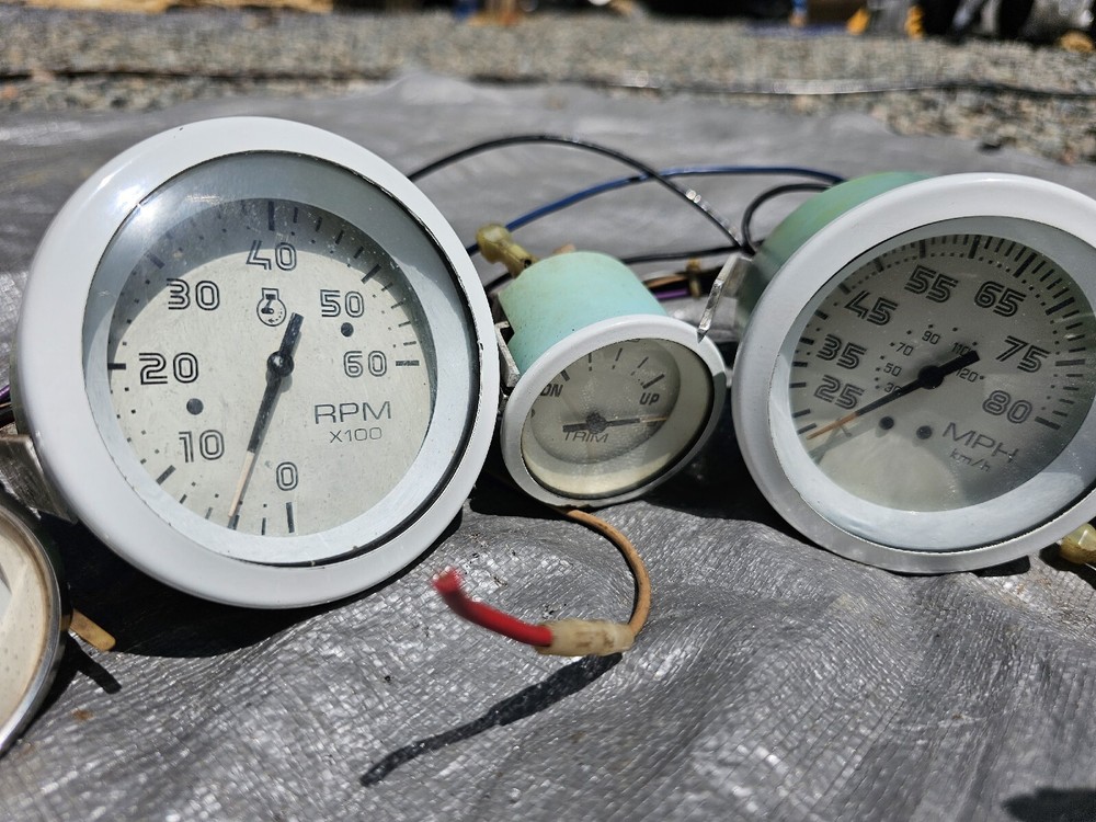 1993 GW Invader BRAVO gauges