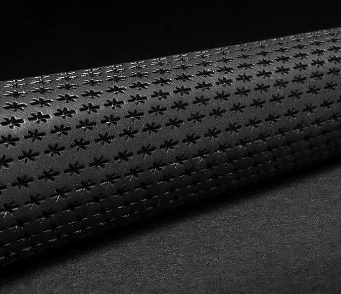 True Temper Icon Golf Grip - Standard-Size Black/White