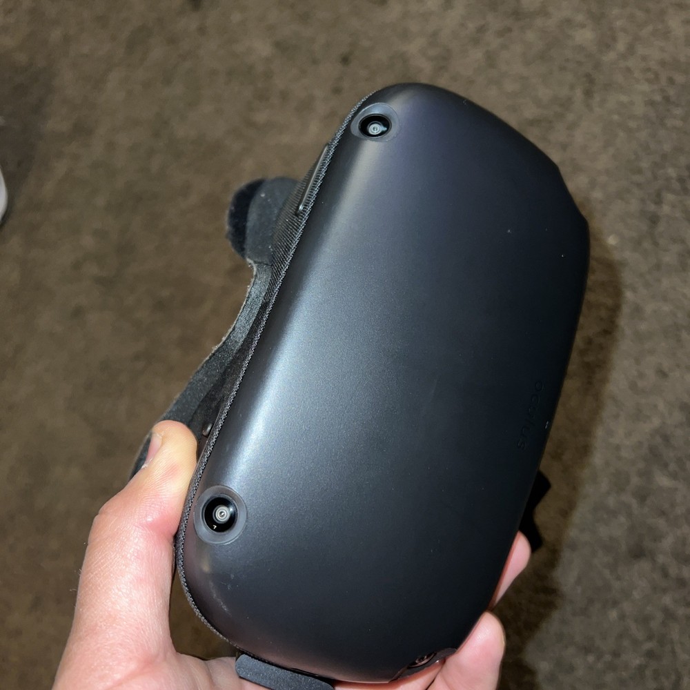 OCULUS QUEST 1 64GB Headset Only Powers On Worn Padding No Charger Or Controller