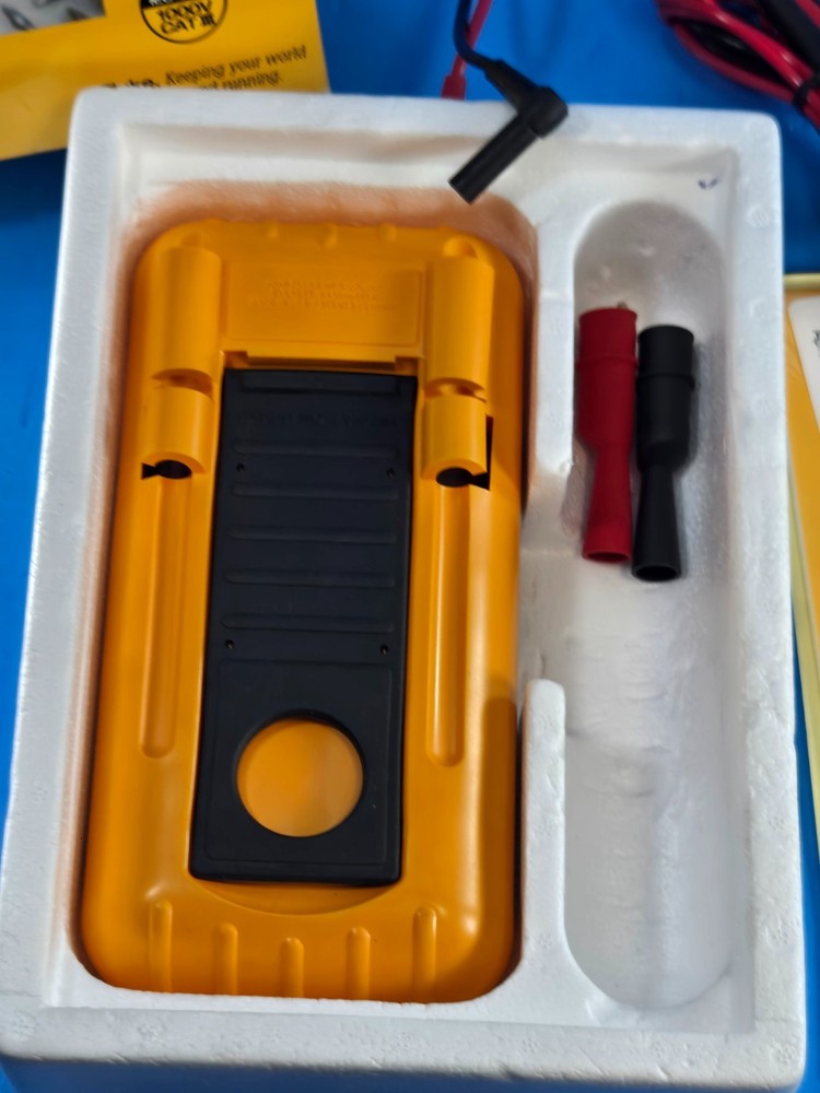 Fluke 787 ProcessMeter Calibrator Meter Multimeter , New