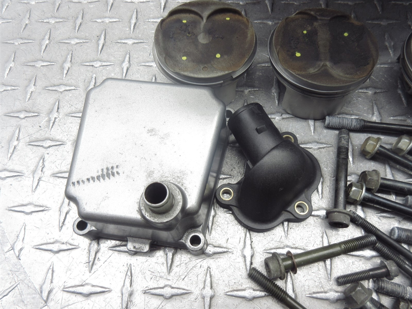 2002 01-02 Suzuki GSXR 1000 GSXR1000 Crankcase Case Engine Motor Block Piston