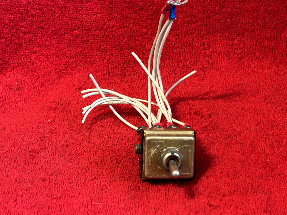 AIRCRAFT MS 25068-23 TOGGLE SWITCH