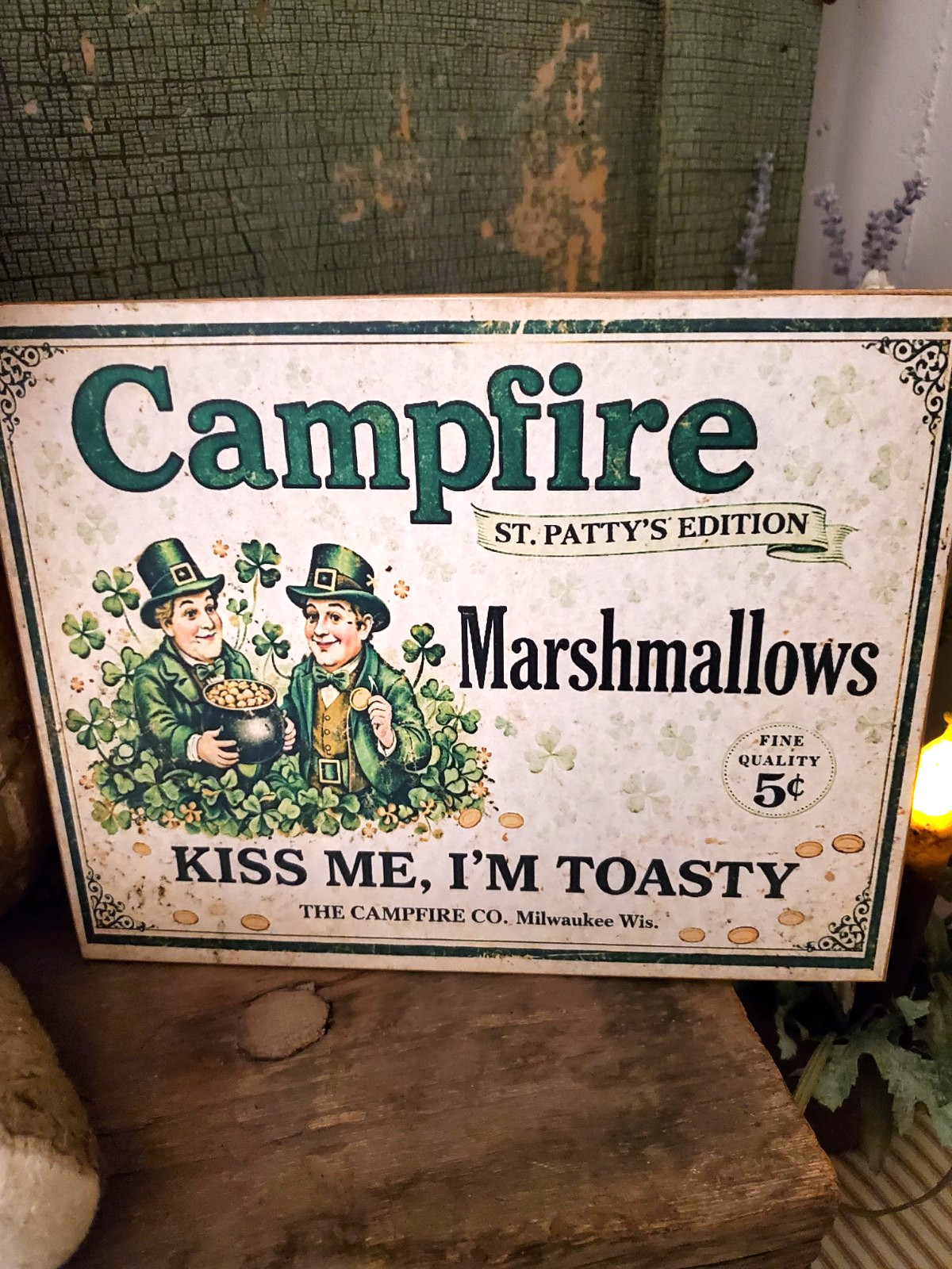 VINTAGE PRIMITIVE SHABBY STYLE ST PATRICKS DAY IRISH LEPRECHAUN CAMPFIRE SIGN