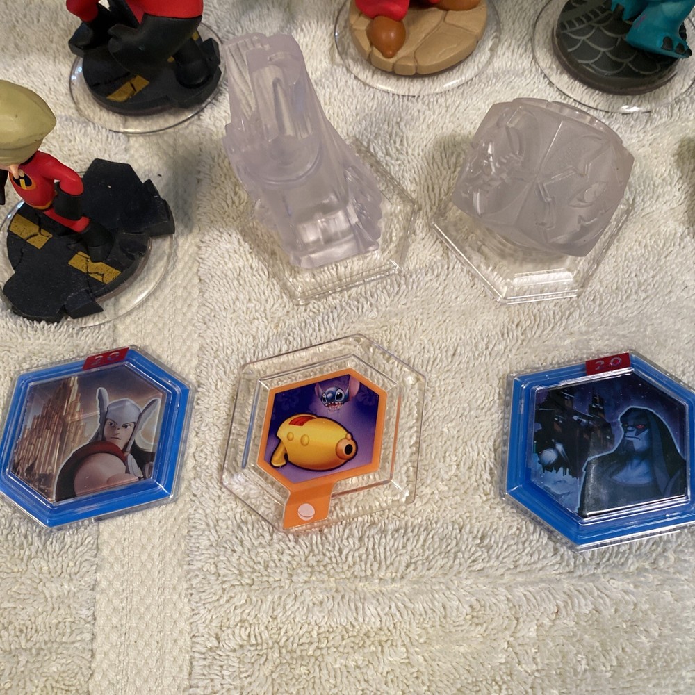 disney infinity lot , Game, 9 Figures, 2crystals And Three Power Disc
