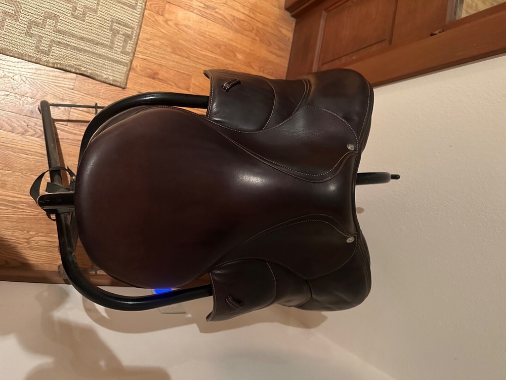 Voltaire Hunter / Jumper Saddle 16.5 