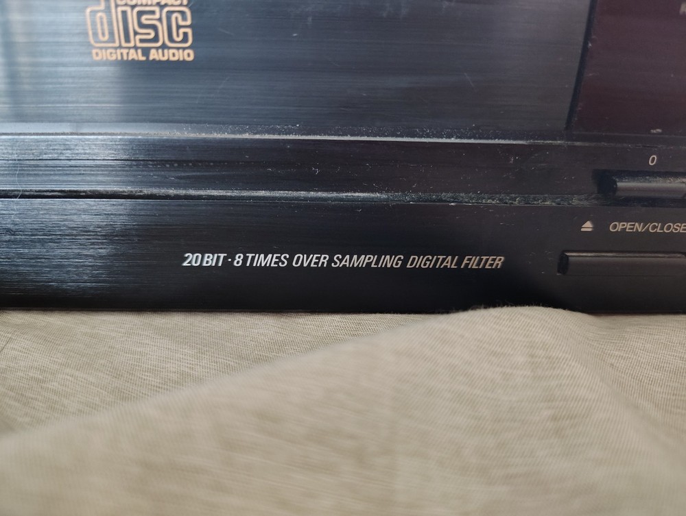 Denon DCD-660 CD Compact Disc CD Player Tested & Working