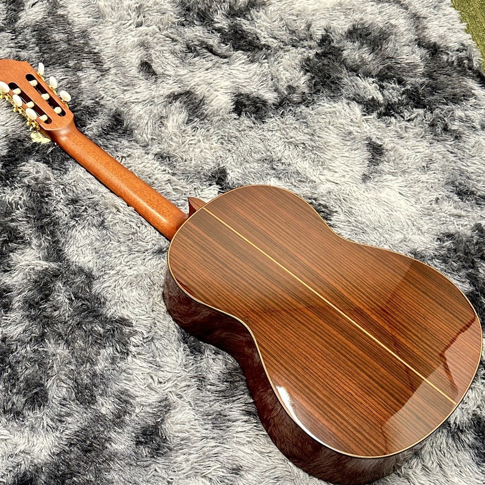 Yamaha CG182C Classical Guitar Solid Cedar Top Rosewood Back & Sides with Case
