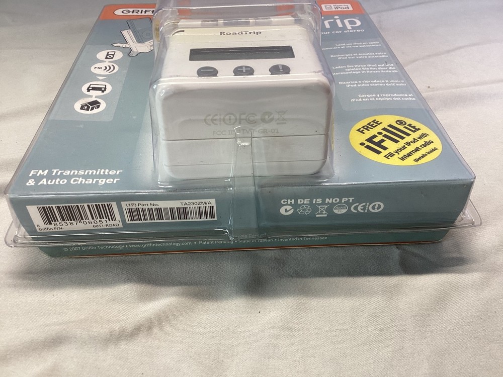 GRIFFIN RoadTrip FM Transmitter Auto Charger for Apple iPod 6051-ROAD TA230ZM/A