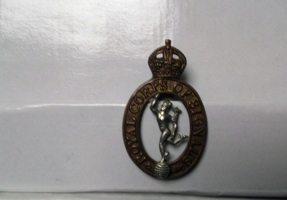Royal Corp of signals cap badge original ww2