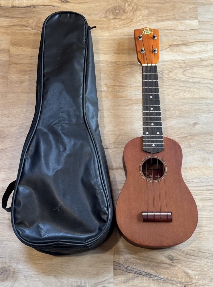 Rogue Fine Instruments RU12 Standard Soprano Ukulele W/ Case 4 String 20”