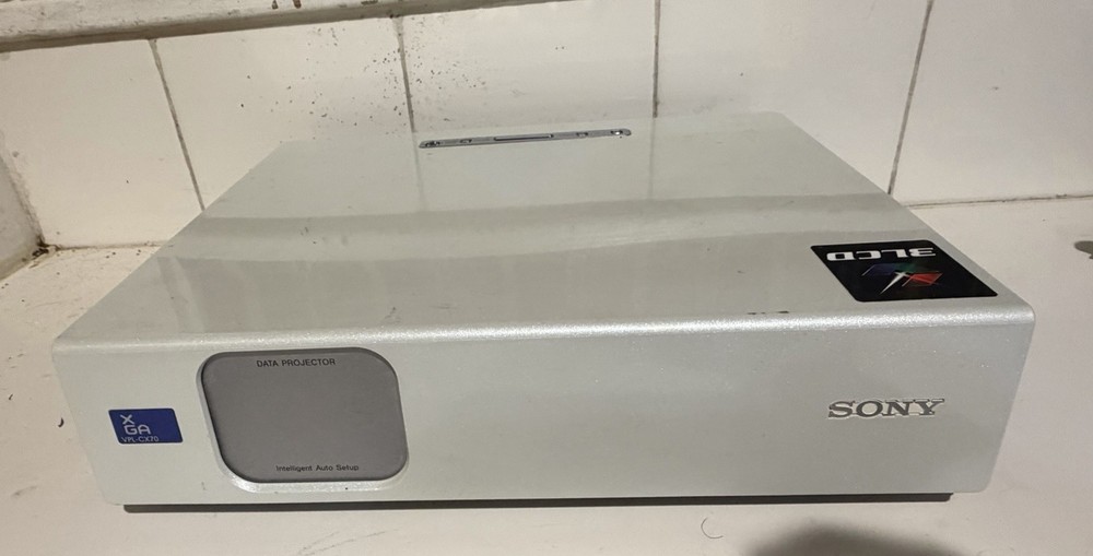 SONY VPL-CX70 Projector With Remote Control WORKS!