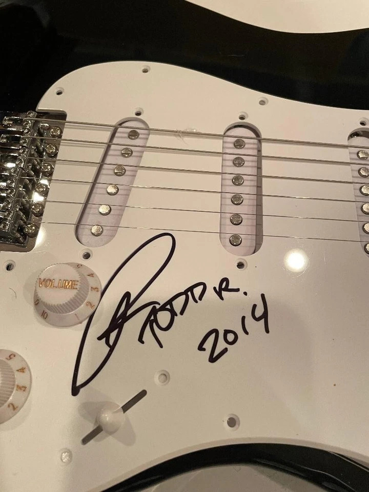 TODD RUNDGREN Utopia Signed Guitar Beckett COA BAS