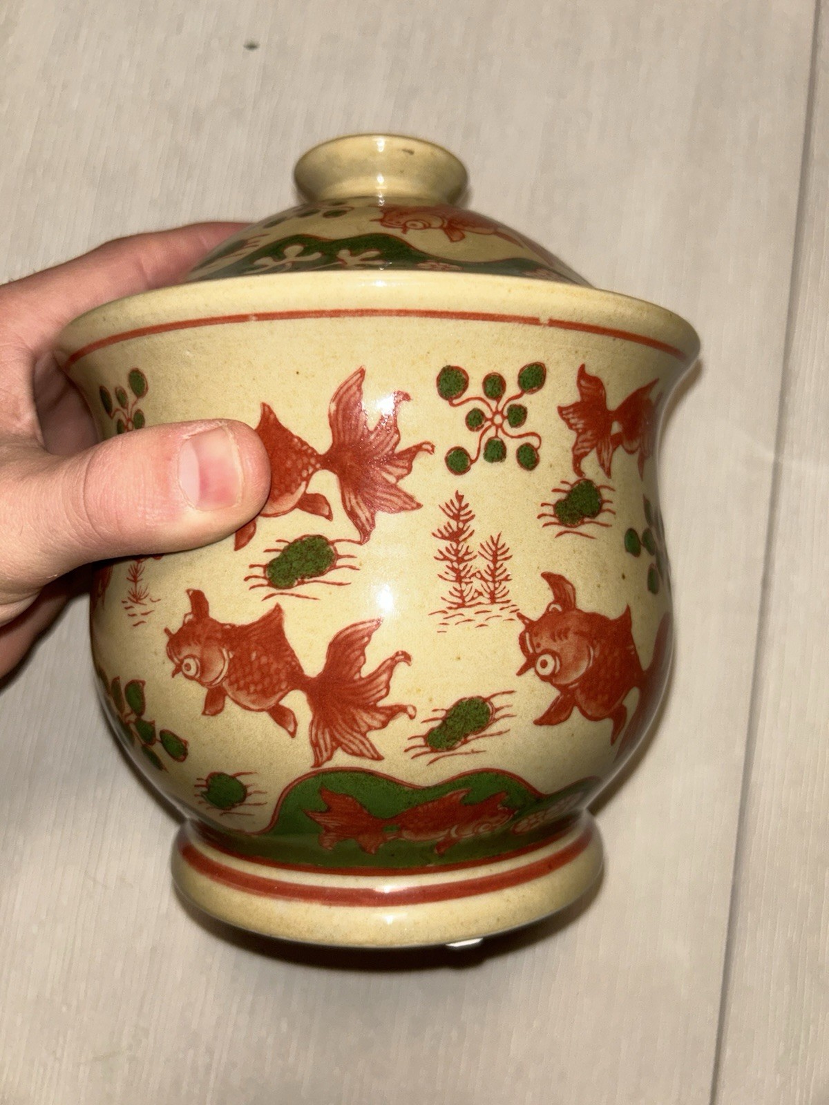 Chinese porcelain gold fish jar with lid Ornate Decoration Art Pottery Handmade