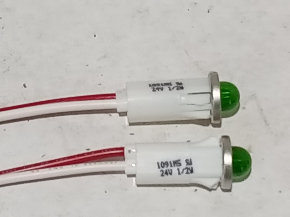 LOT OF 2 LED INDICATOR 1091M5 24V (E2C2)