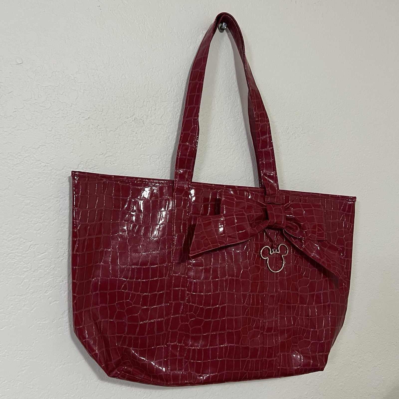 Walt Disney World Disneyland Resort Red Patent Leather Tote Bag Minnie Mouse Bow