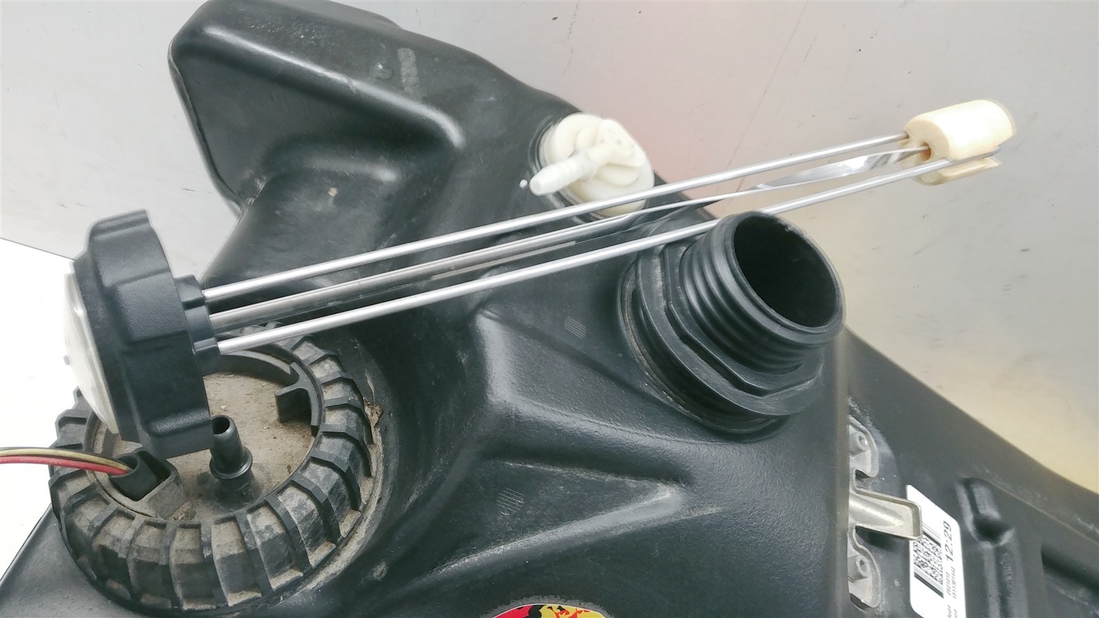 2014 Polaris Switchback Assault 800 #2 Gas Tank w Fuel Pump Assy 2521010 2204727