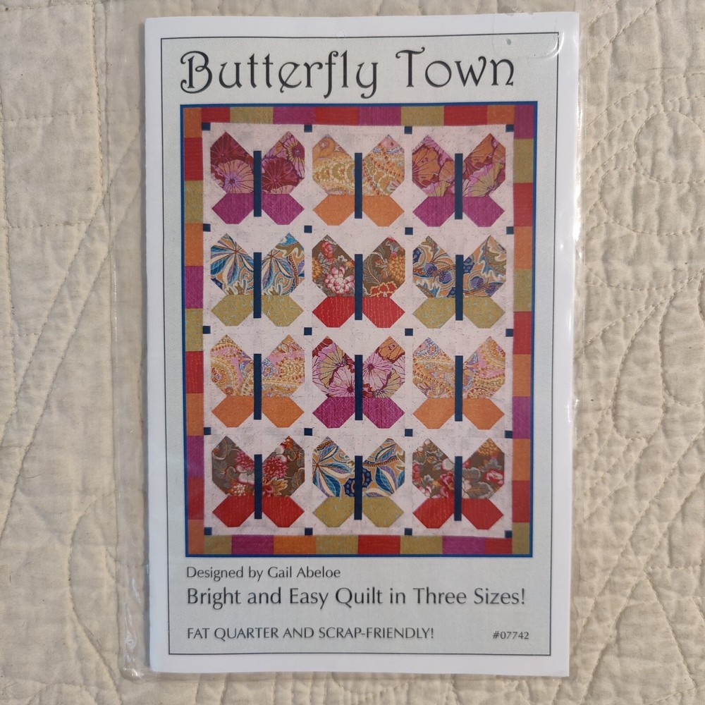 Butterfly Town Patchwork Quilt Pattern Large Bed 57x83" 2007 Animals & Insects