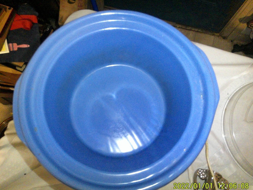 VINTAGE GENTLY USED RIVAL CROCKPOT LARGE BLUE VINE PATTERNS STONEWARE