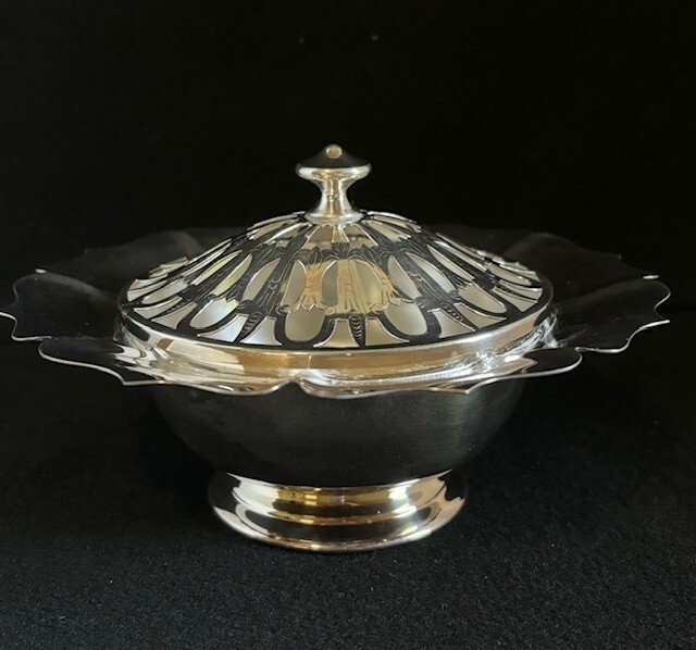 Lunt B-99 Silver Plate Bowl With Lid