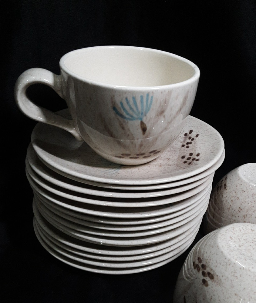 Pair Red Wing Bob White 2 Cups & 2 Saucers