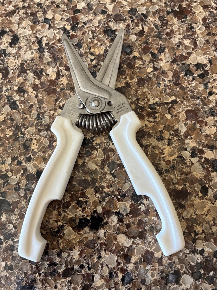 Pampered Chef Multi-Purpose Kitchen Shears/Scissors White 1075 NO HOLDER