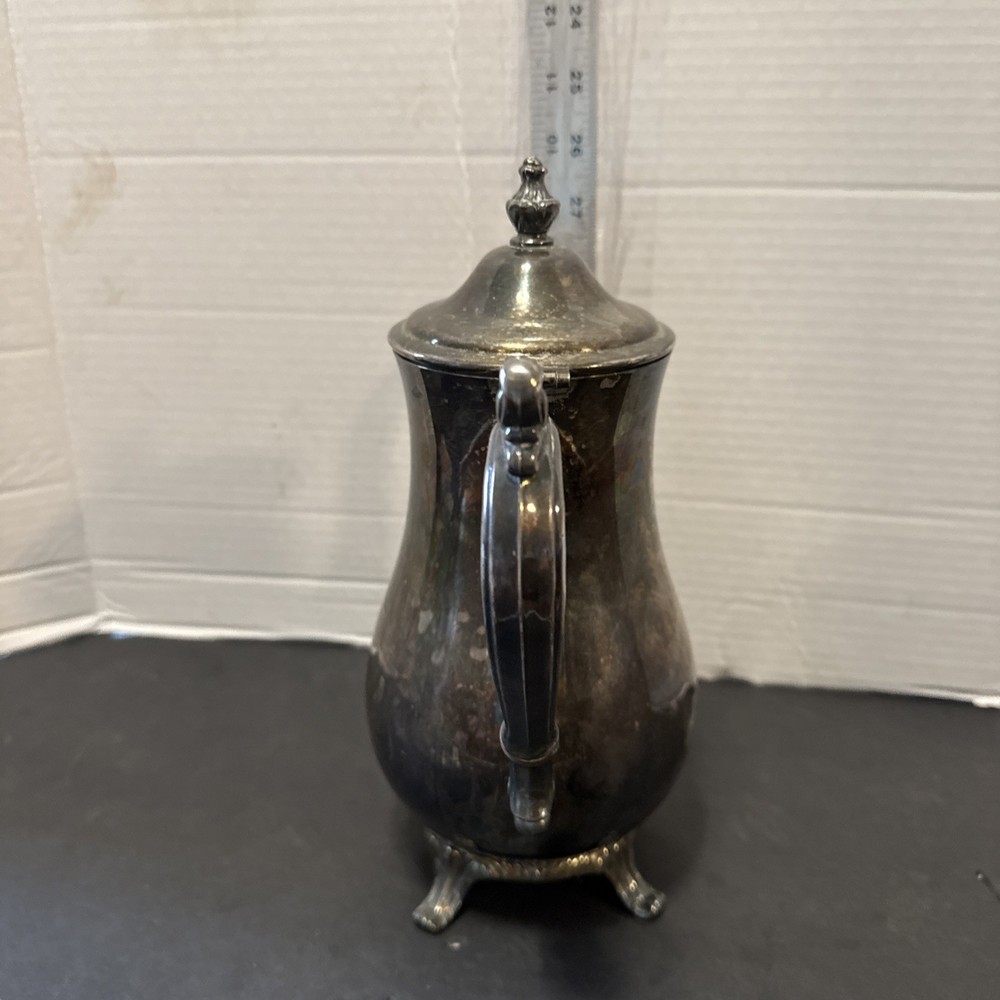 WM Rogers Silver Plate Lidded Coffee Pot 800