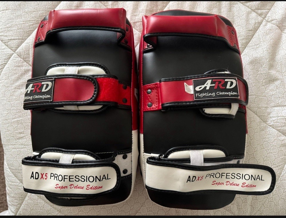 Kickboxing/Muy Thai/Karate Striking Pads