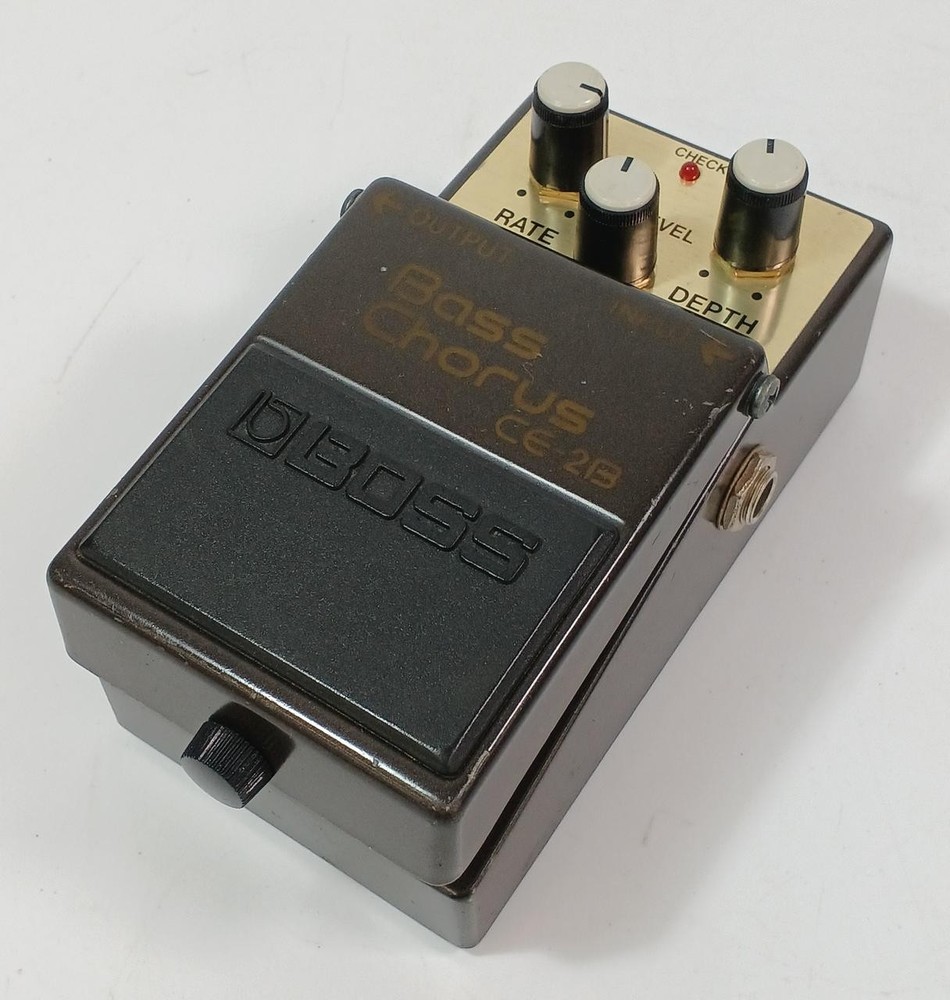 Boss Ce-2B Effector