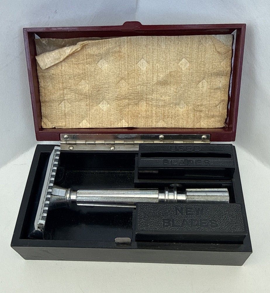 Vintage GEM Micromatic Razor with Bakelite Case -