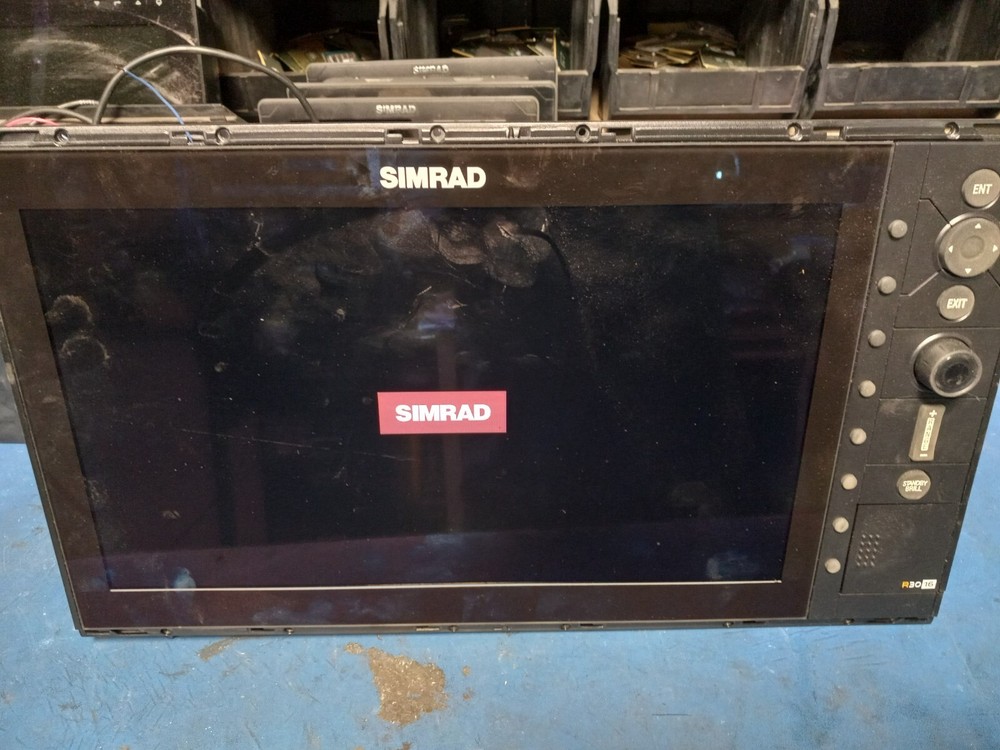 Simrad R3016 16" Radar Display WITH FRONT COVER NICE LCD