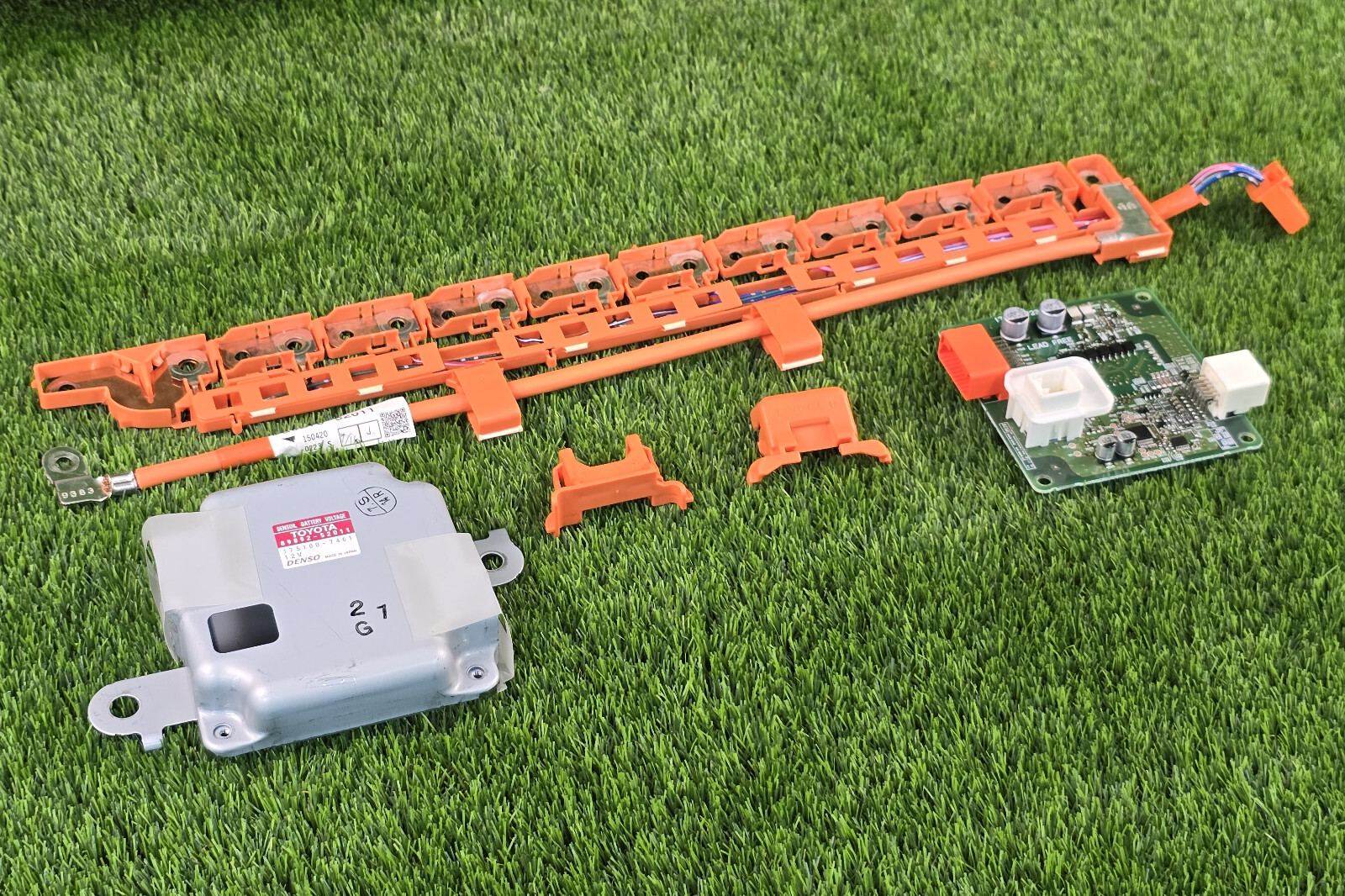 Toyota Prius C 2012-2017 Hybrid Battery Voltage sensor 89892-52011 with wire OEM