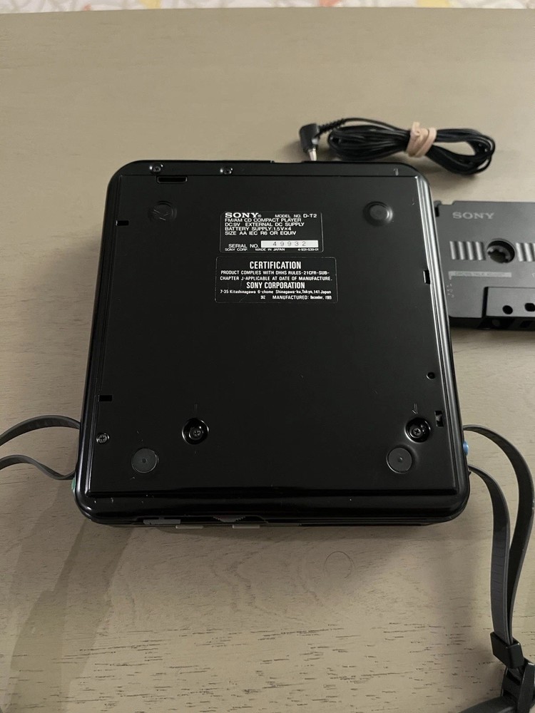 Sony D-T2 Discman FM/AM CD Compact Player