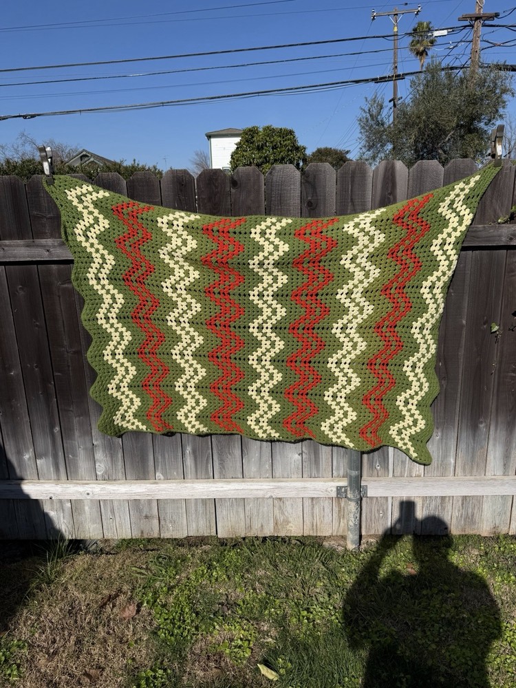 Vintage Homemade Afghan Approx 69x45” Zig Zag Pattern