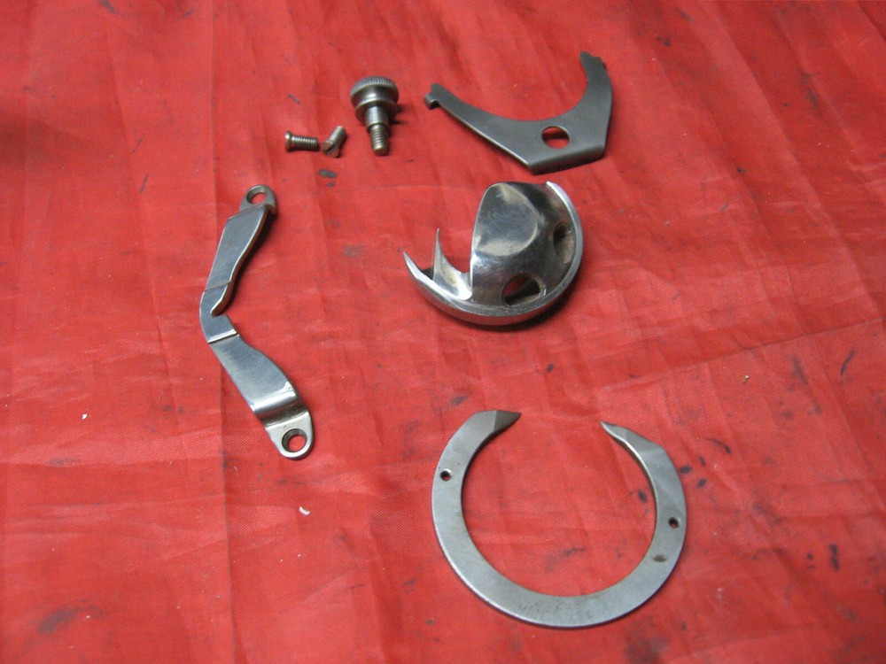 Singer 15-91 15-90 Sewing Machine Rotating Hook Assembly Brackets Screws