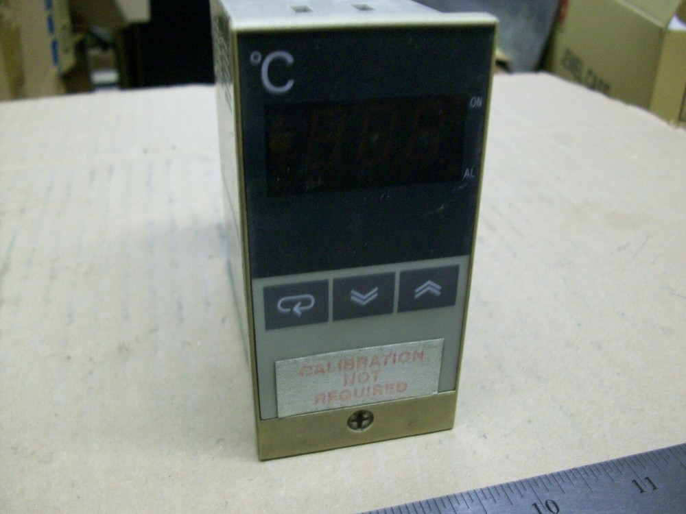 OMRON E5ES-R1P TEMPERATURE CONTROLLER