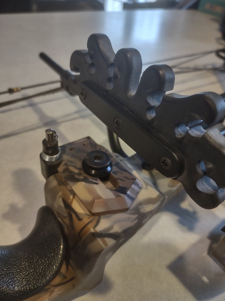 Camouflage Compound Bow 70 Lb.29 String.2901cable Tune.95.5string Length.