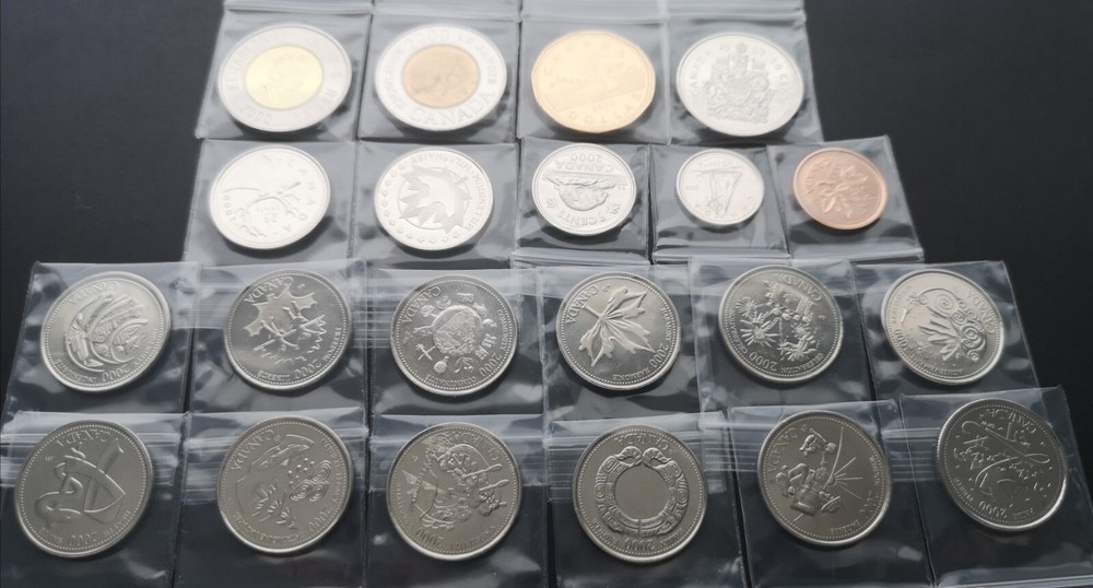 *** CANADA  2000  COMPLETE  UNCIRCULATED  COINS  SET ***