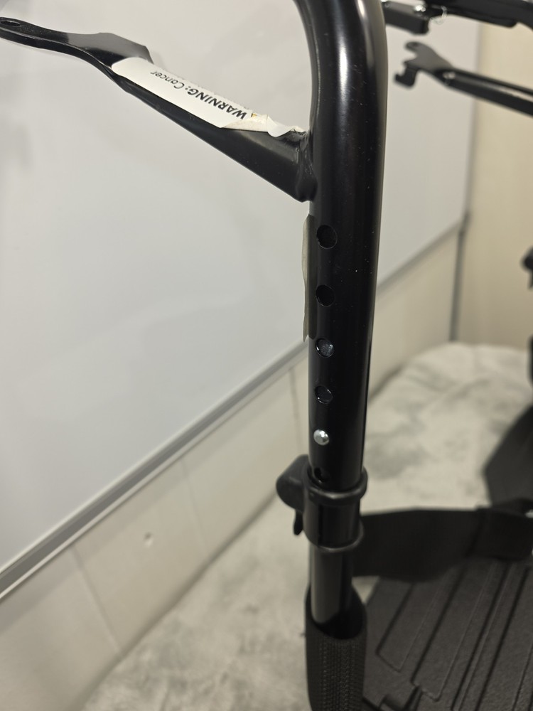 invacare 9000 xt. Adjustable legs Rest