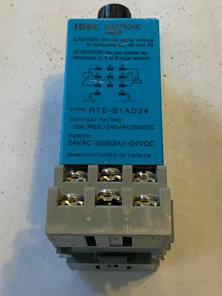 IDEC RTE-B1AD24 Electronic Timer Plug-In with SR3B-05 Relay Socket