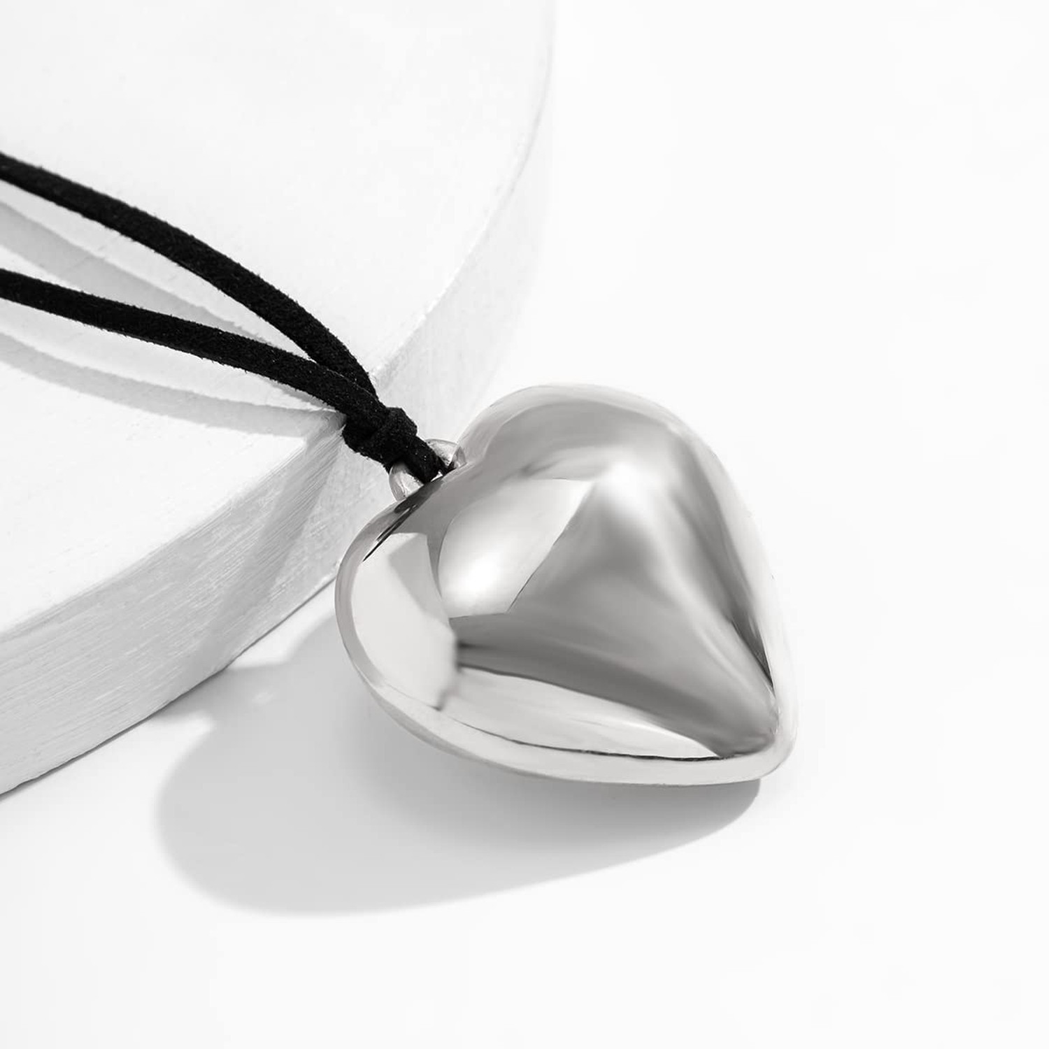 Chunky Puffy Heart Choker Necklace - Big Heart Pendant Adjustable Velvet Chai...