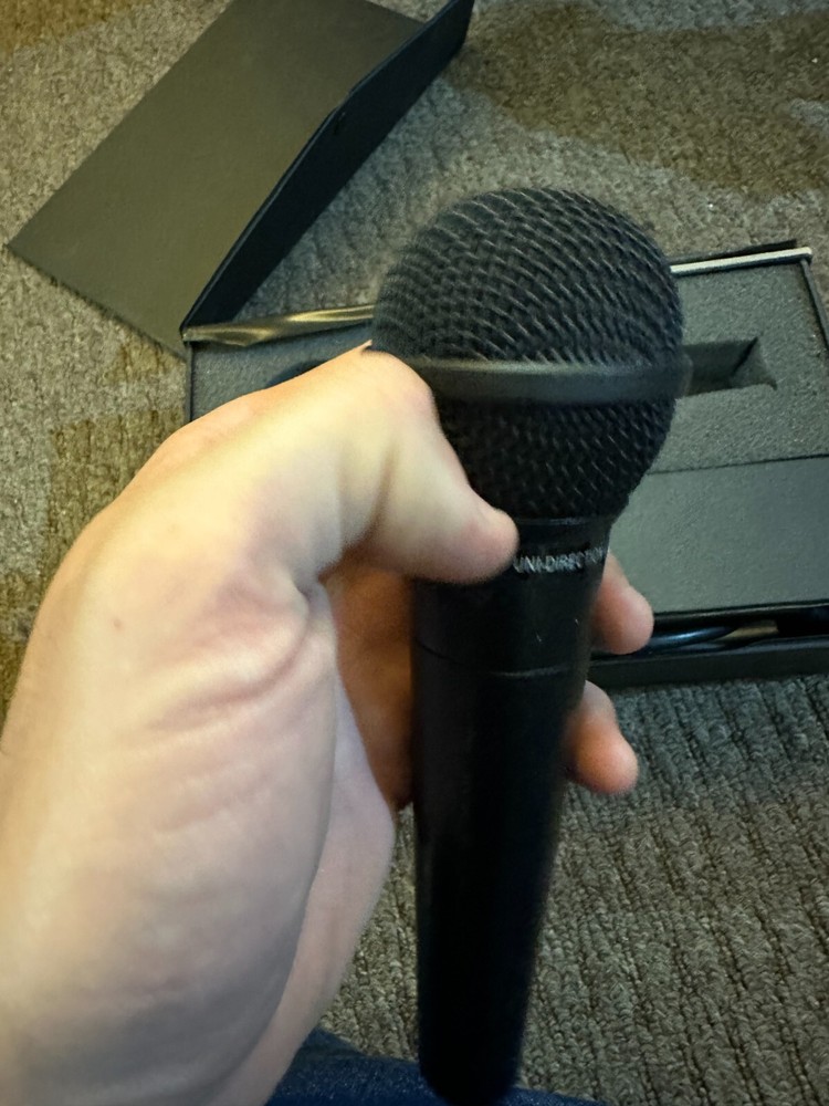 Redback Professional Handheld Unidirectional Dynamic Microphone C0383