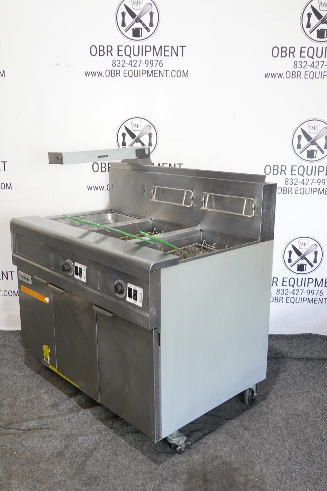 2015 FRYMASTER TWO BAY GAS (50 LBS CAPACITY PER BAY) FRYER WITH FILRATION SYSTEM