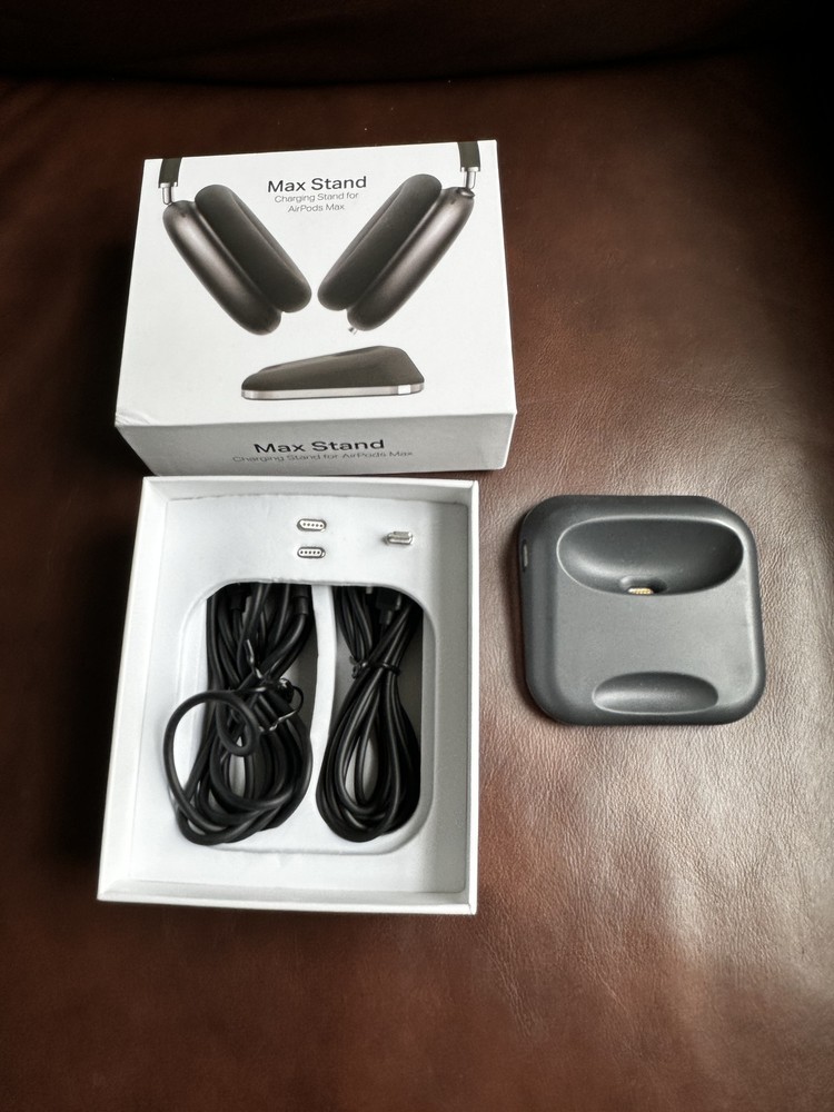 Apple Pro Max Heaphones - The Max Stand