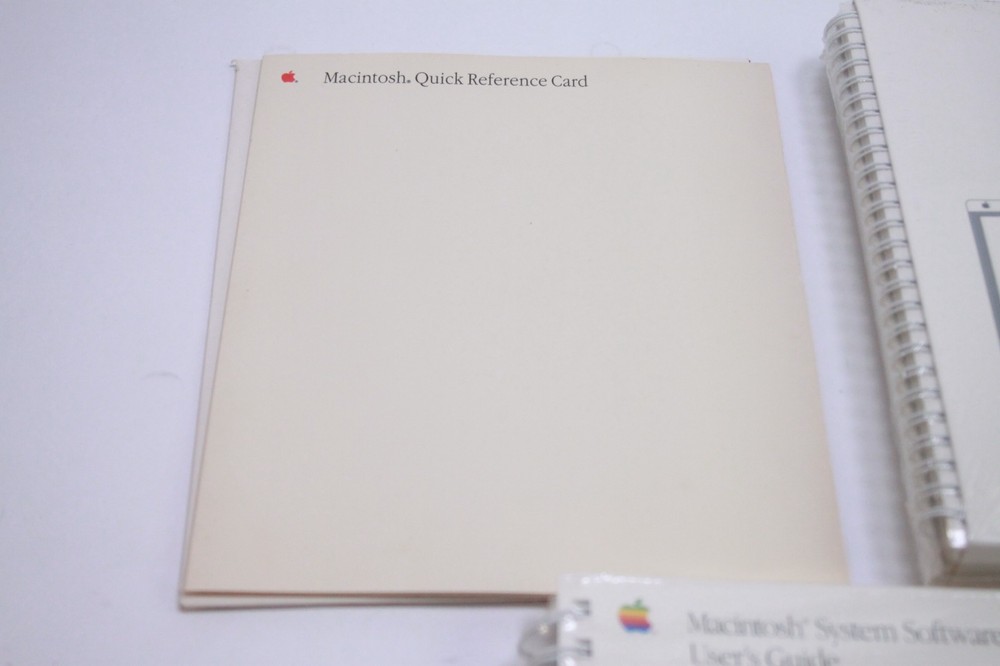 Apple Macintosh System Software Version 6.0.4 HyperCard. Program disks Use Guide