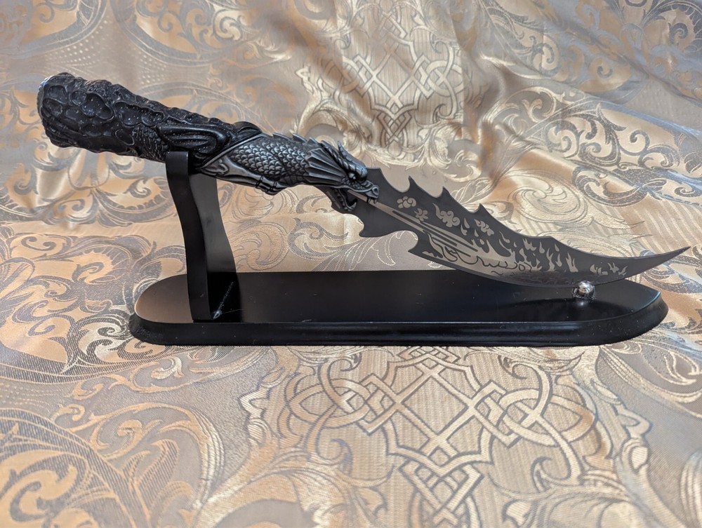Set of 2 Etched Dragon Dagger with Decorative Stand