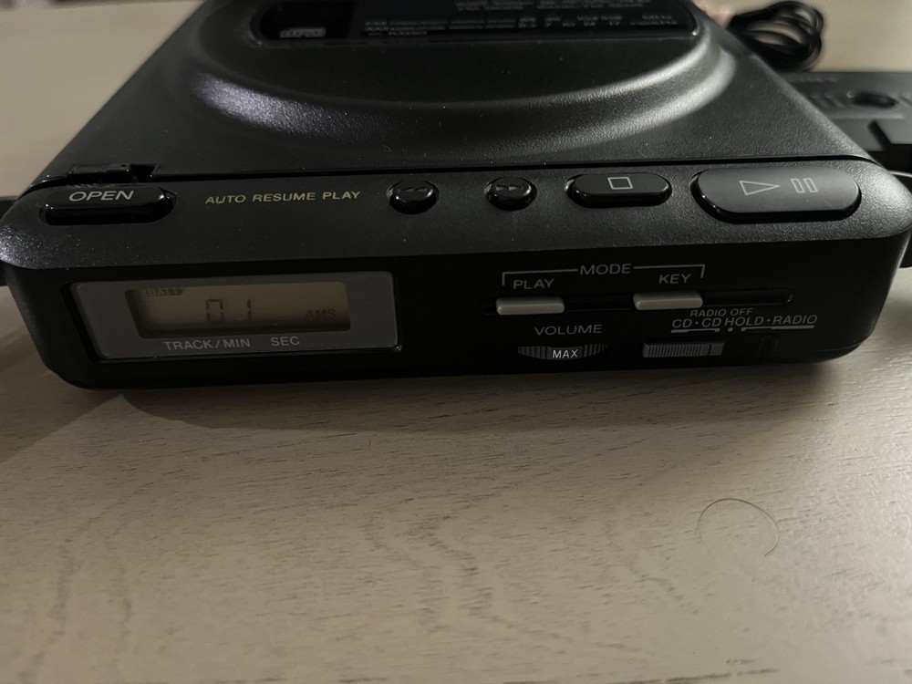 Sony D-T2 Discman FM/AM CD Compact Player