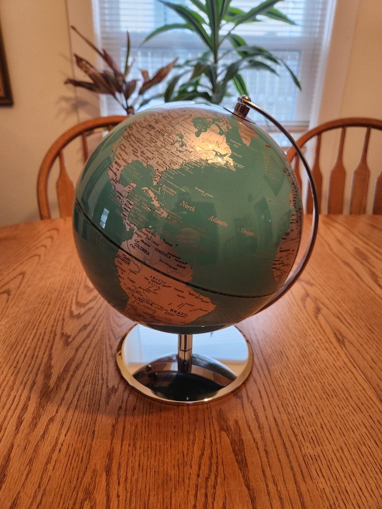 Beautiful Globe. Excellent Cond.